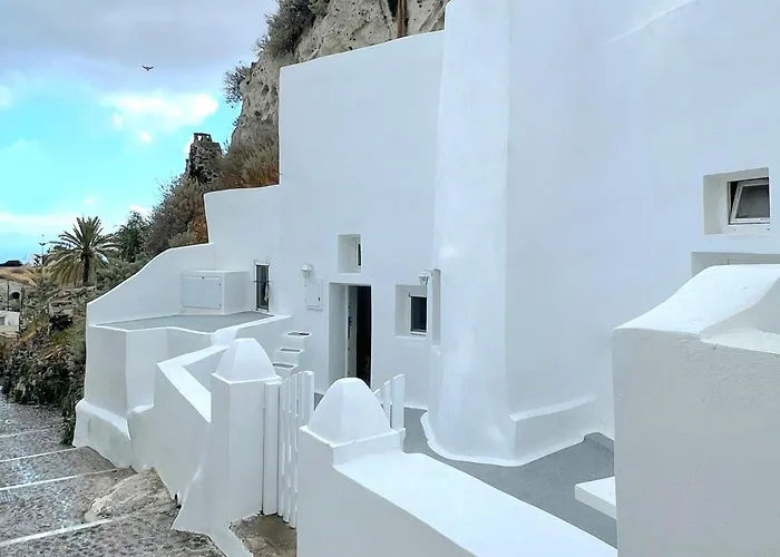 Cave Noelia Fira (Santorini)