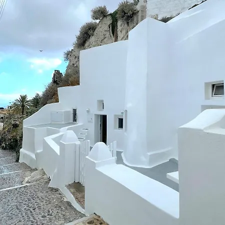 Cave Noelia Fira (Santorini)